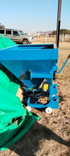 New Fertilizer Spreader for sale