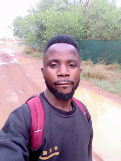 Hi my people I&#39;m looking for job as a garden boy