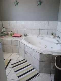 2 Bedroom 2 Bathroom second level of house available to rent per night pp