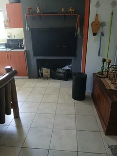 2 Bedroom 2 Bathroom second level of house available to rent per night pp