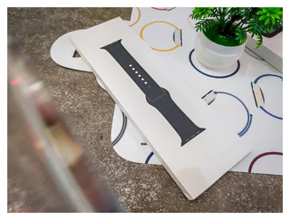 Apple Watch SE 40mm Cellular Model and Sports Band