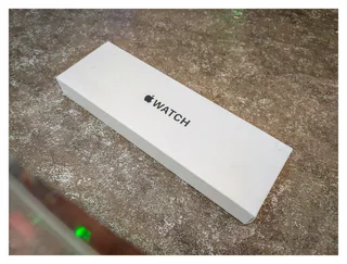 Apple Watch SE 40mm Cellular Model and Sports Band