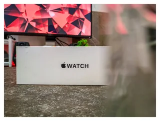 Apple Watch SE 40mm Cellular Model and Sports Band