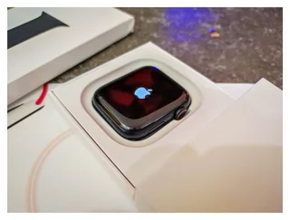 Apple Watch SE 40mm Cellular Model and Sports Band