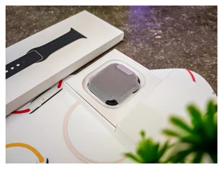 Apple Watch SE 40mm Cellular Model and Sports Band