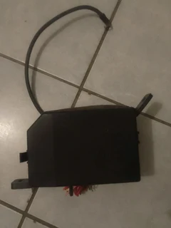 HYUNDAI TUSCAN FUSE BOX WITH ALL THE FUSES FOR DALE.