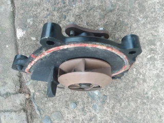 MINI COOPER WATER PUMP FOR SALE IN EXCLLENT CONDITION*