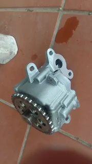 FORD RANGER 2.2 TDCI AND 3.2 TDCI ORIGINAL OIL PUMP FOR SALE STILL LIKE NEW.