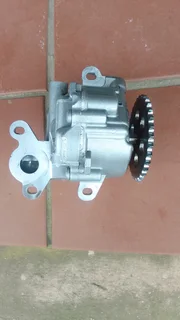 FORD RANGER 2.2 TDCI AND 3.2 TDCI ORIGINAL OIL PUMP FOR SALE STILL LIKE NEW.