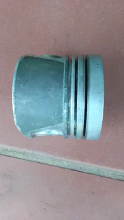 VW 1.9 TDI GOOD USED ORIGINAL PISTON FOR SALE IN EXCELLENT CONDITION.