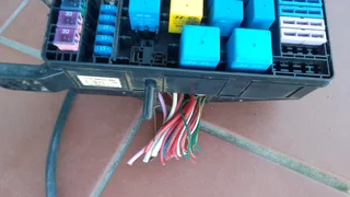 HYUNDAI TUSCAN FUSE BOX FOR SALE IN EXCELLENT CONDITION.