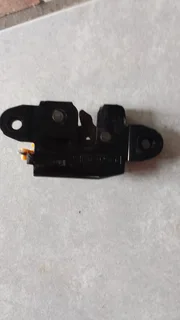 FORD RANGER TAILGATE LOCK FOR SALE IN EXCELLENT CONDITION.R750 EACH