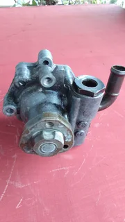 VW TRANSPORTER ORIGINAL POWER STEERING PUMP FOR SALE IN EXCELLENT CONDITION*