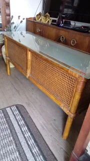 Table bamboo center piece with frosted glass top