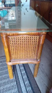 Table bamboo center piece with frosted glass top