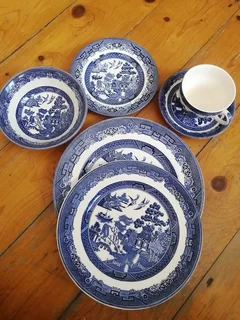 Blue Willow crockery