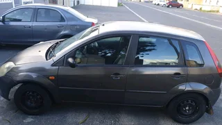 I&#39;m selling my Ford fiesta 1.4