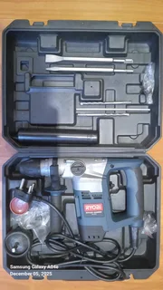520WATT RYOBI ROTARY HAMMER DRILL
