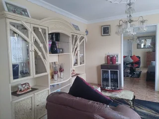 4 bedroom house to let in Caversham Glen