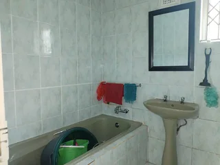 4 bedroom house to let in Caversham Glen