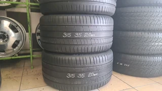 BMW X5 X6 Pirelli Runflat tyres at 80% tread.call/whatsapp Enzo 0783455713