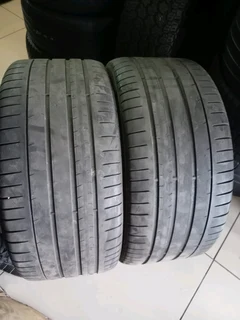 285/35 R21 used tyres and more.call/whatsapp Enzo 0783455713
