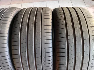 235/55 R19 used tyres in mint condition. Call /whatsapp Enzo 0783455713