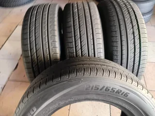 255 /35 R19 used tyres in mint condition. Call /whatsapp Enzo 0783455713