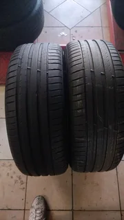 275/30 R20 used tyres in mint condition. Call /WhatsApp Enzo 0783455713