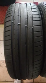 275/30 R20 used tyres in mint condition. Call /WhatsApp Enzo 0783455713