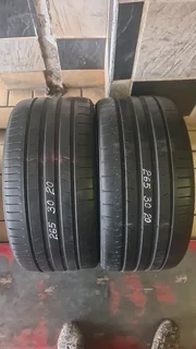 275/35 R19 used tyres in mint condition.call/whatsapp Enzo 0783455713