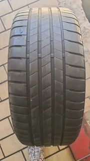 295/35 R21 used tyres in mint condition. Call /WhatsApp Enzo 0783455713