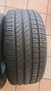 255/40 R18 used tyres in mint condition. Call /WhatsApp Enzo 0783455713