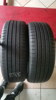 295/35 R21 used tyres in mint condition. Call /WhatsApp Enzo 0783455713