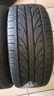 265/40 R21 used tyres in mint condition. Call /WhatsApp Enzo 0783455713