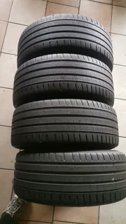 235/60 R18 used tyres in mint condition. Call /WhatsApp Enzo 0783455713