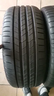 255/55 R18 used tyres in mint condition. Call /WhatsApp Enzo 0783455713
