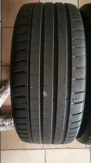 245/50 R18 used tyres in mint condition. Call /WhatsApp Enzo 0783455713