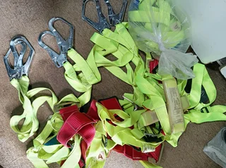 I I&#39;m selling safety harness for 1900 4 of those