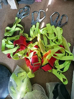 I I&#39;m selling safety harness for 1900 4 of those
