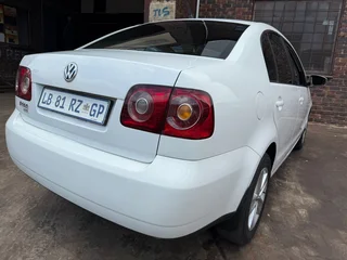2014 Volkswagen Polo Sedan Sedan