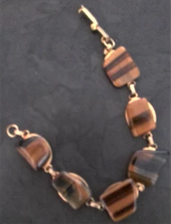 Bracelet of tigers eye gemstones