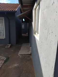 Big room to rent near Wadeville License Department