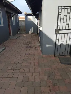 Big room to rent near Wadeville License Department