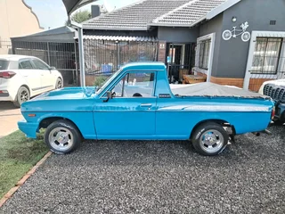 Nissan 1400 CHAMP bakkie km 174000 clean one owner lady driven