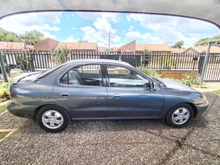 Hyundai Elantra 1 6i gls automatic