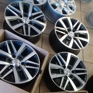 18inch Toyota Hilu/Fortuner original mags set
