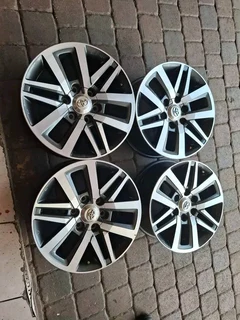 4x Toyota Hilux 18 inch magrims