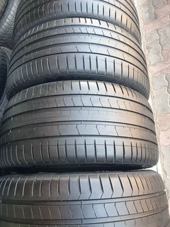 A set of 315/35/21 and 275\40\21 Pirelli they like 90% thread life
