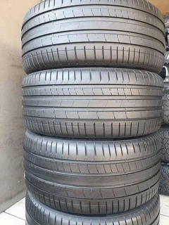 A set of 315/35/21 and 275\40\21 Pirelli they like 90% thread life
